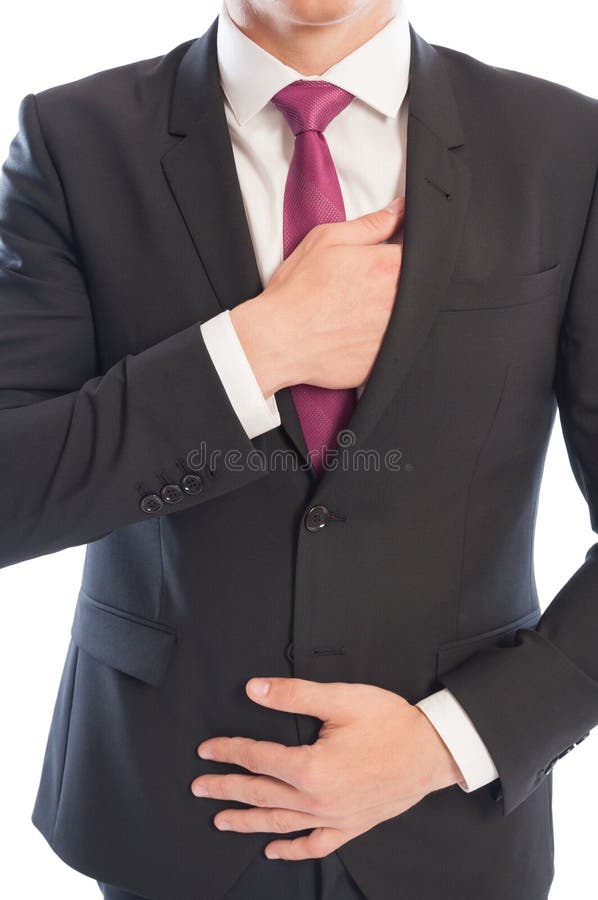 Modello maschio caucasico elegante che raggiunge la sua tasca interna del vestito fotografia stock libera da diritti Modello maschio caucasico elegante che raggiunge la sua tasca interna del vestito fotografia stock libera da diritti