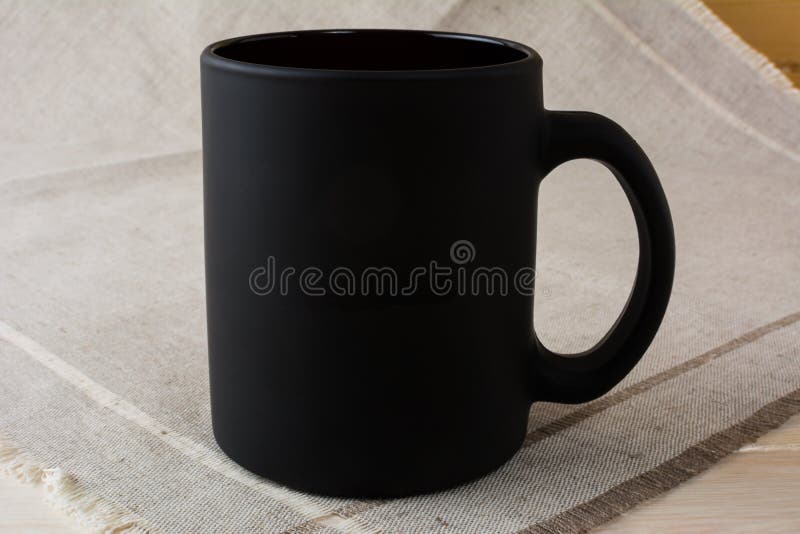 Modello nero della tazza da caffè sul tovagliolo di tela immagine stock