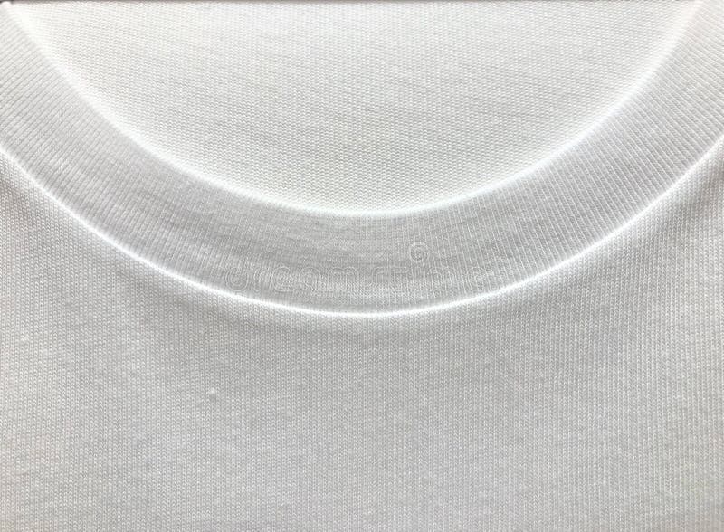 Modello rotonda in bianco del modello di t-shirt del collo su una maglietta rotonda del collo del tshirtcloseup normale bianco. fotografie stock