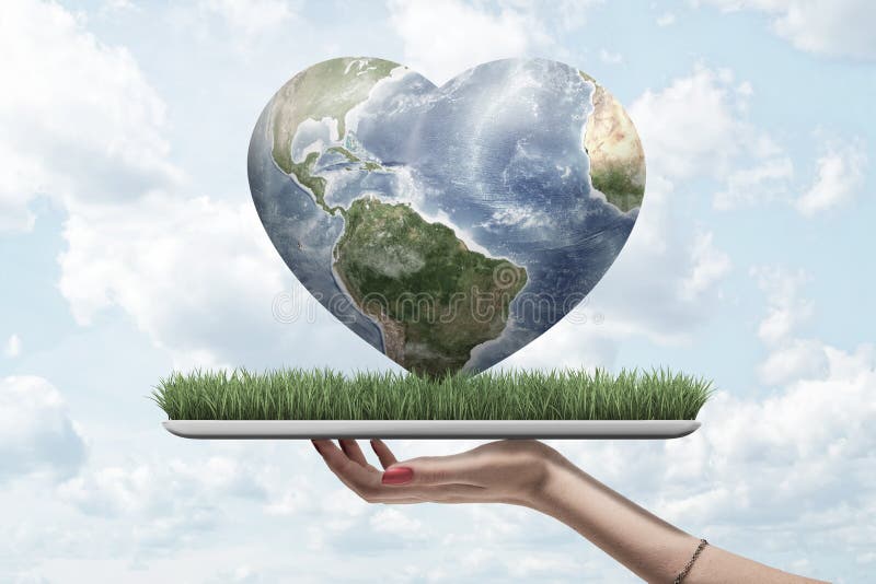 Modelo de tierra en forma de corazón de la tenencia femenina de la mano en hierba verde con el fondo del cielo azul ilustración del vector Modelo de tierra en forma de corazón de la tenencia femenina de la mano en hierba verde con el fondo del cielo azul ilustración del vector