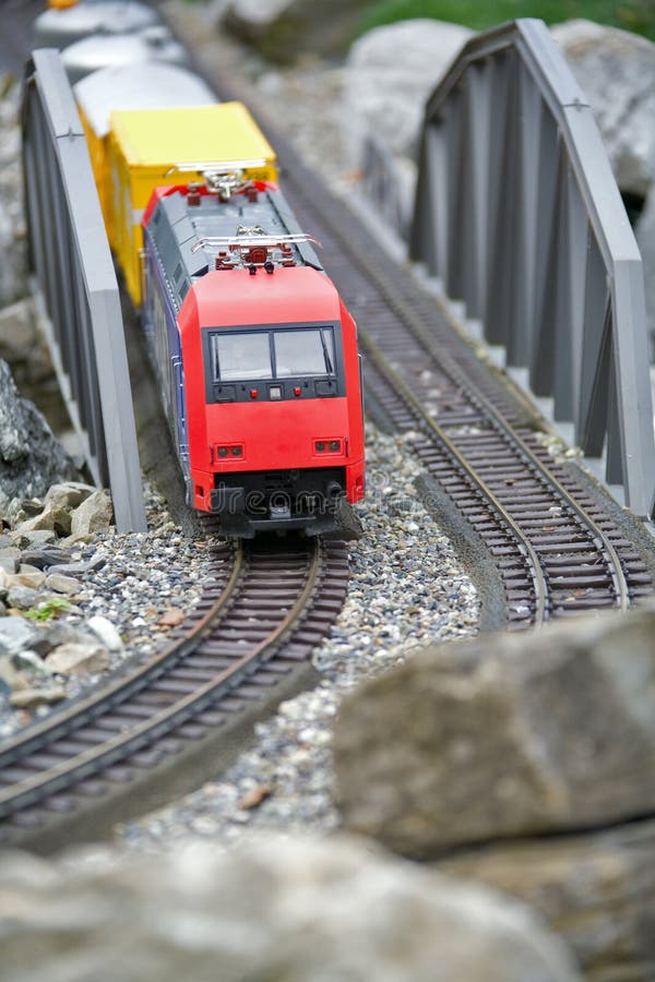 Ruído Elétrico De Trem Da Estrada De Ferro Do Brinquedo Imagem de Stock -  Imagem de curso, preto: 22495183