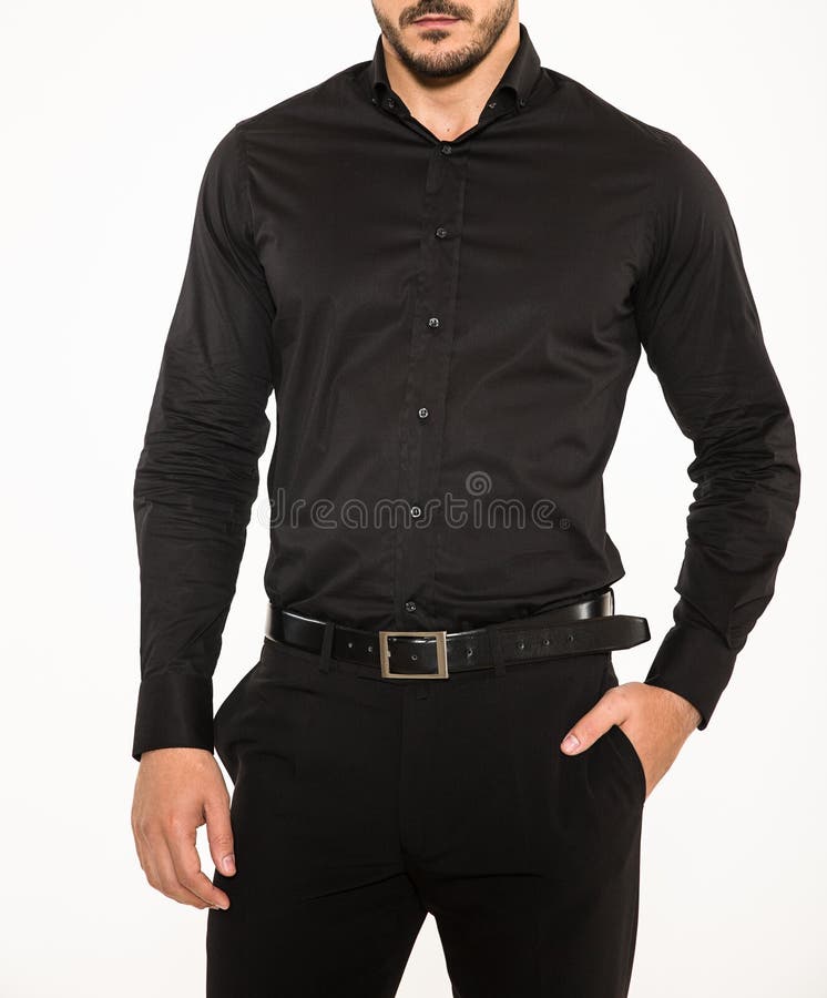 Modelo Masculino Con Los Negros Elegantes, La Correa La Camisa Negra de archivo Imagen de empresario, lazo: 73801343