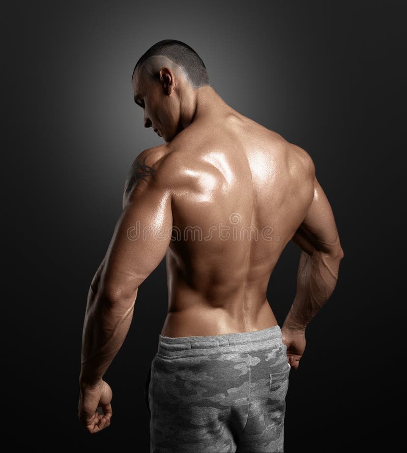 Modelo Atlético Forte Torso Da Aptidão Do Homem Que Mostra Seis Abs Do  Bloco Imagem de Stock - Imagem de muscular, postura: 109990367