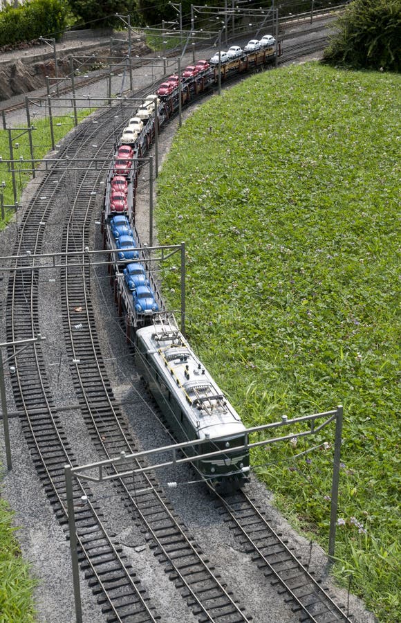Modelo miniatura (tren) en mini parque fotos de archivo libres de regalías