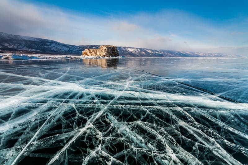 Modelos del hielo en el lago Baikal Rusia imágenes de archivo libres de regalías Modelos del hielo en el lago Baikal Rusia imágenes de archivo libres de regalías