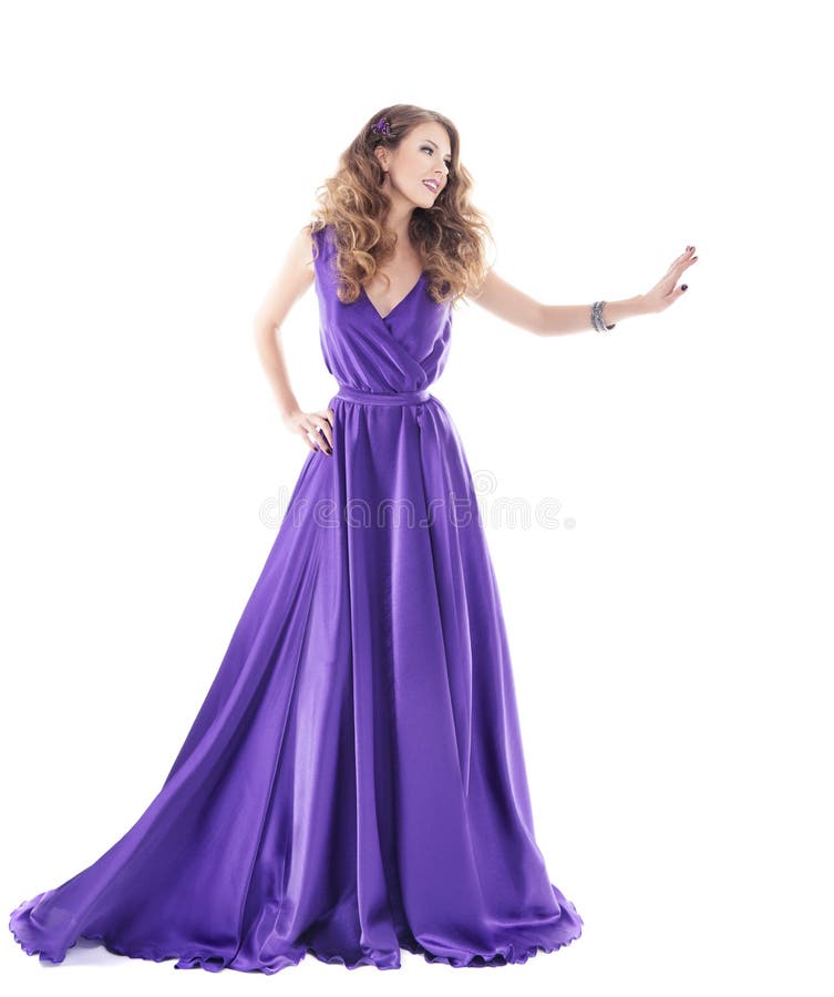 Modemodell Long Dress, härlig kvinna i den långa kappan, full längdstående på vit royaltyfri fotografi Modemodell Long Dress, härlig kvinna i den långa kappan, full längdstående på vit royaltyfri fotografi