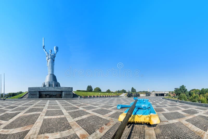 Moder av fäderneslandmonumentet i Kiev, Ukraina Sculpturen royaltyfri foto Moder av fäderneslandmonumentet i Kiev, Ukraina Sculpturen royaltyfri foto