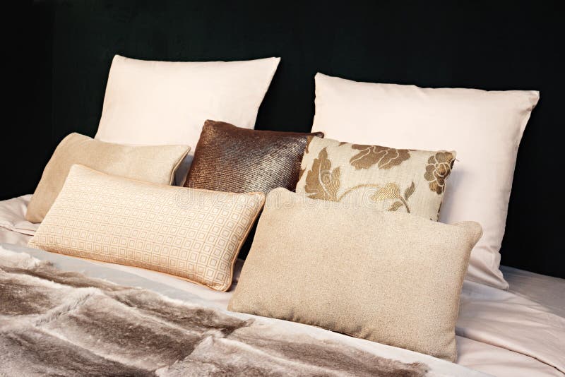 Modern Bedroom Pillows And Cushions In White Beige And