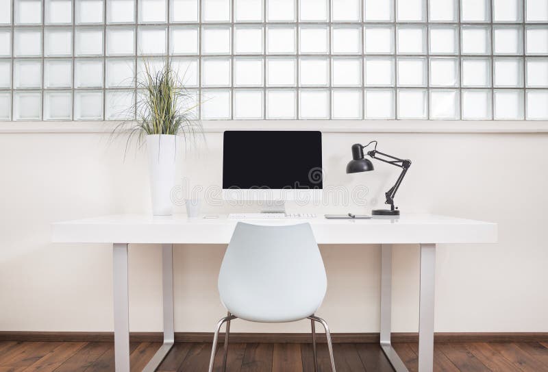 Modern bureau vooraanzicht stock afbeelding. Afbeelding bestaande uit