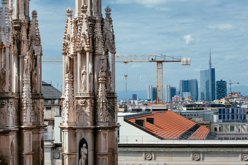 The Modern and the Historic: Porta Nuova and Duomo Spires stock photography The Modern and the Historic: Porta Nuova and Duomo Spires stock photography