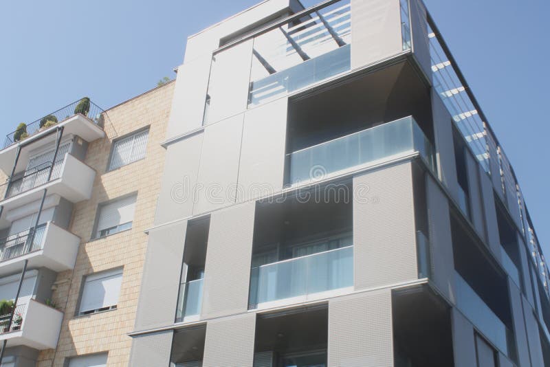 Modern hyreshus Barcelona, Spanien royaltyfria bilder Modern hyreshus Barcelona, Spanien royaltyfria bilder