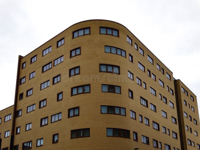 Modern hörnblock för arkitektur för platta byggnader royaltyfri fotografi Modern hörnblock för arkitektur för platta byggnader royaltyfri fotografi