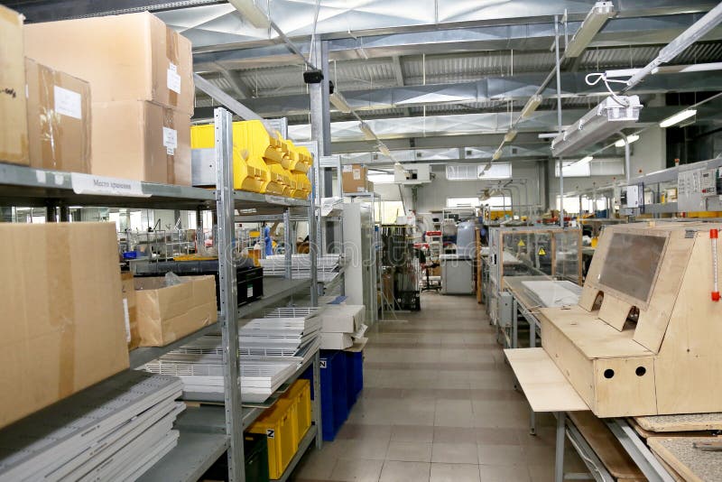 Modern inre elektronikdelproduktion, delwarehou arkivbild Modern inre elektronikdelproduktion, delwarehou arkivbild