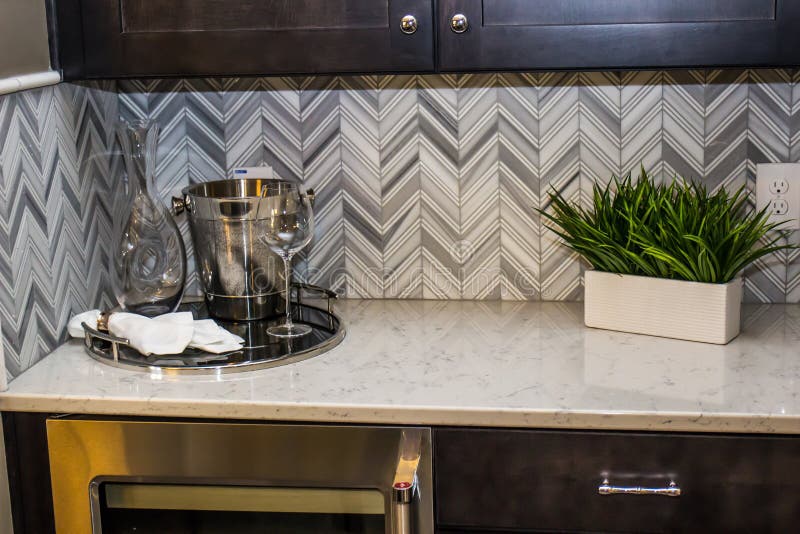 Modern Kitchen Counter With Backsplash