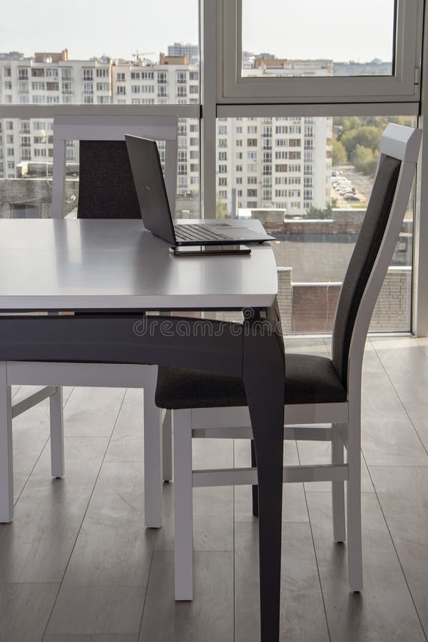 15 Ways to Decorate a Space with High Ceilings