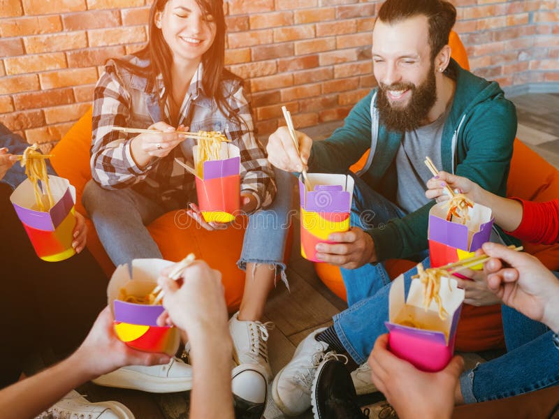 Modern kultur Millennials för asiatisk stillunch fotografering för bildbyråer Modern kultur Millennials för asiatisk stillunch fotografering för bildbyråer