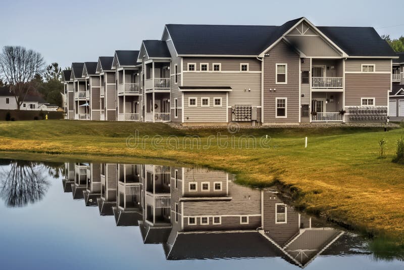 Modern lägenhet, kondominiumkomplex arkivfoton