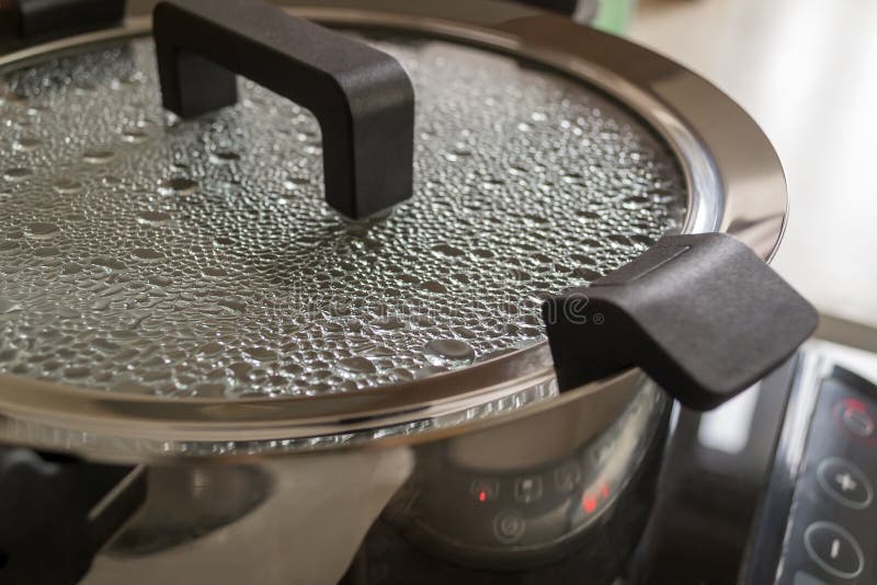 https://thumbs.dreamstime.com/b/modern-metal-soup-pot-pan-black-handles-induction-stove-drops-boiling-water-inner-surface-transparent-134754296.jpg