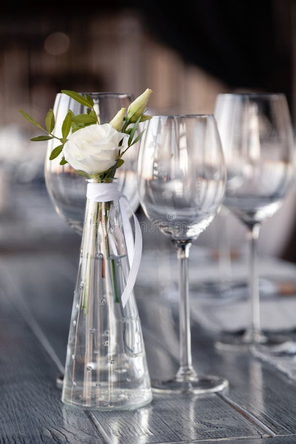 Transparent Modern Setting, Glass Vase With Bouquet ...