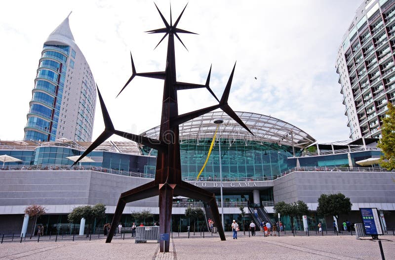 modern-sculpture-vasco-da-gama-shopping-centre-lisbon-por-portugal-september-parque-das-nacoes-park-nations-portugal-41994373.jpg