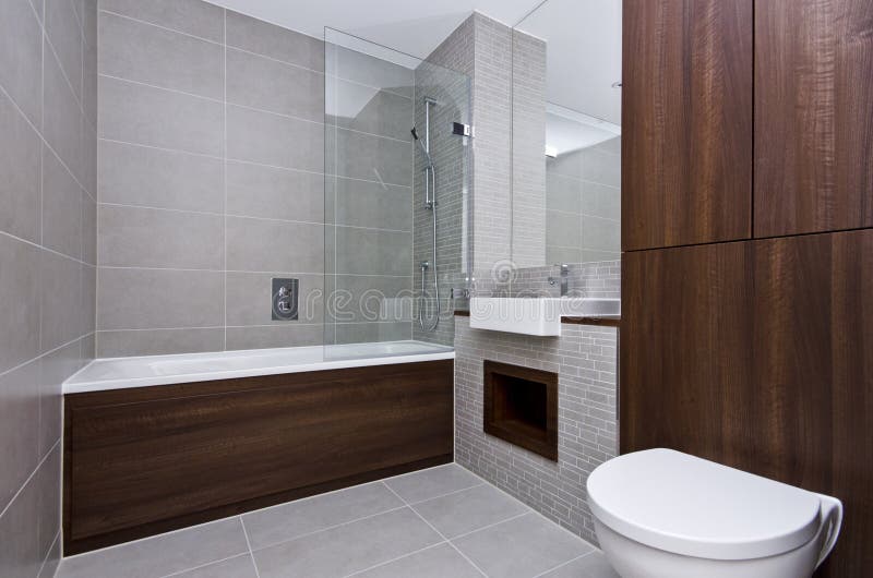 Modern three piece bathroom suite