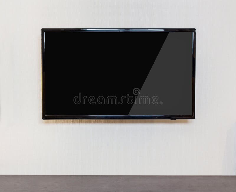 Modern vardagsrum med TV på väggen royaltyfri fotografi Modern vardagsrum med TV på väggen royaltyfri fotografi