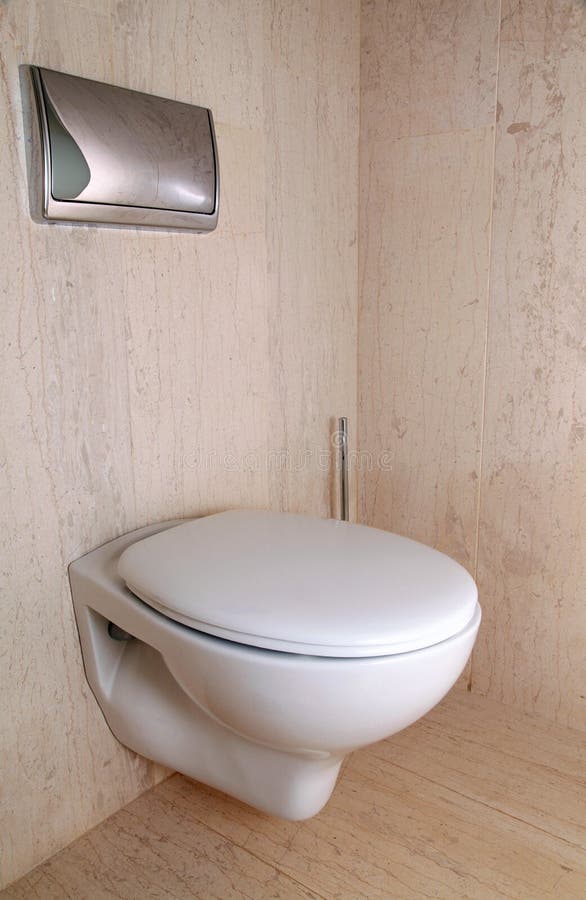 Modern wit toilet in een luxe marmeren badkamers stock afbeeldingen Modern wit toilet in een luxe marmeren badkamers stock afbeeldingen