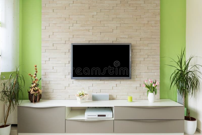 Modern woonkamerbinnenland - TV opgezet op bakstenen muur met het zwarte scherm