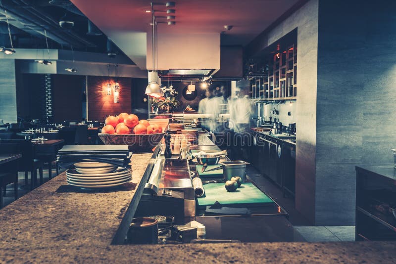 Moderna kök och kockar i restaurang arkivfoton Moderna kök och kockar i restaurang arkivfoton
