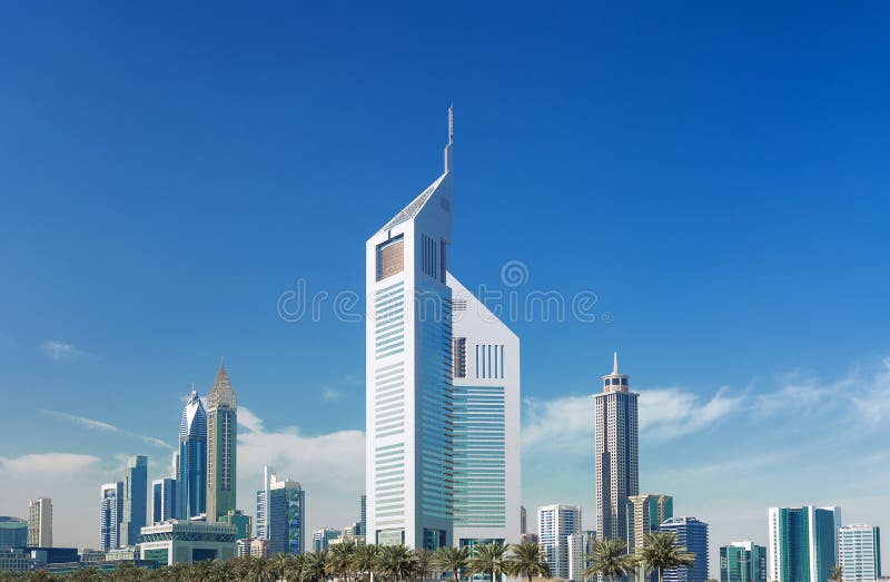 Moderna och lyxiga skyskrapor i mitt av Dubai, Förenade Arabemiraten royaltyfri bild Moderna och lyxiga skyskrapor i mitt av Dubai, Förenade Arabemiraten royaltyfri bild