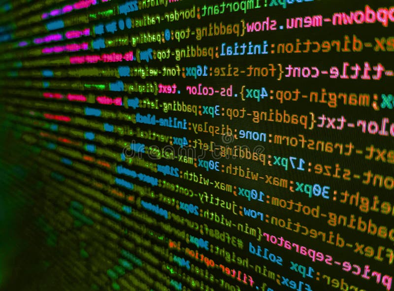 Moderna rete web e tecnologia di telecomunicazione Internet. programmatore digita nuove righe di codice html fotografie stock libere da diritti