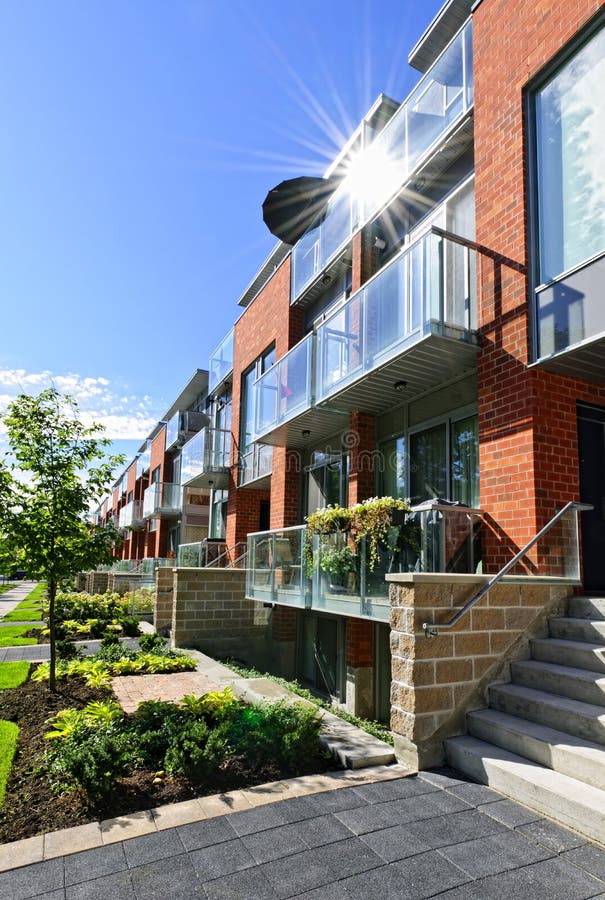 moderna townhouses arkivbilder moderna townhouses arkivbilder