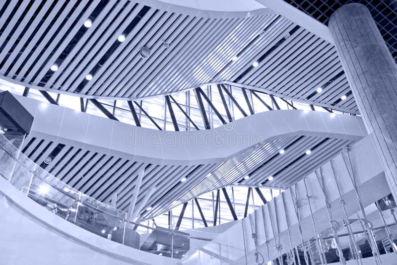Moderne architectuur binnen royalty-vrije stock foto Moderne architectuur binnen royalty-vrije stock foto