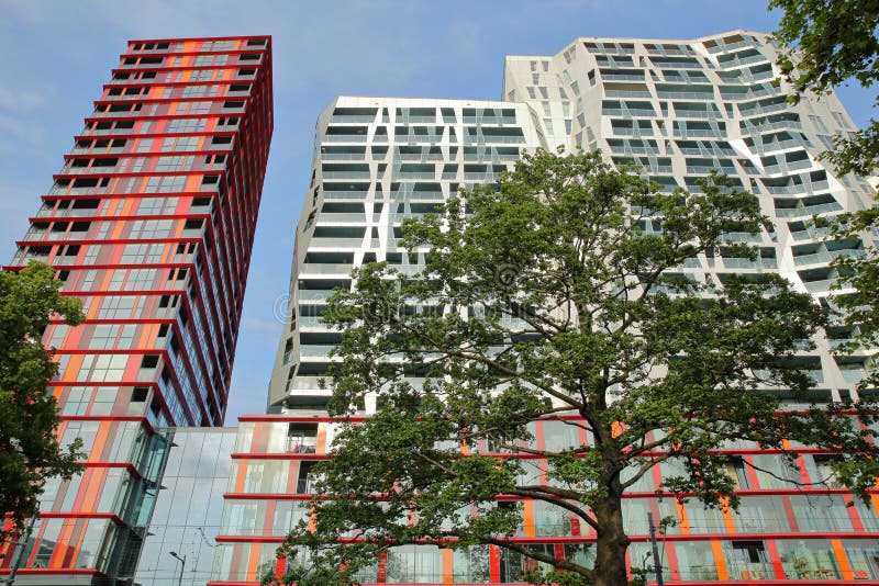 Moderne Gebäude gelegen an Mauritsweg-Straße nahe Kruisplein lizenzfreie stockbilder Moderne Gebäude gelegen an Mauritsweg-Straße nahe Kruisplein lizenzfreie stockbilder