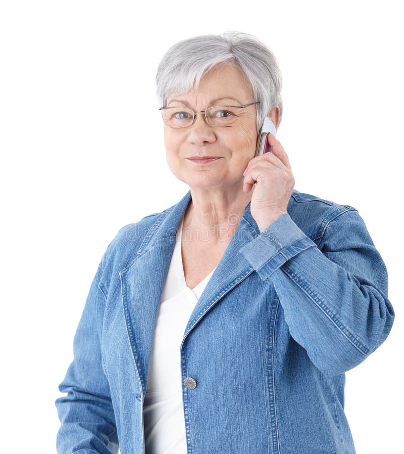 Moderne hogere dame op mobiele telefoon royalty-vrije stock foto's Moderne hogere dame op mobiele telefoon royalty-vrije stock foto's