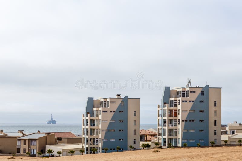 Moderne huizen van Dolfynstrand-toevlucht bij de kust, dicht bij Wa royalty-vrije stock foto Moderne huizen van Dolfynstrand-toevlucht bij de kust, dicht bij Wa royalty-vrije stock foto