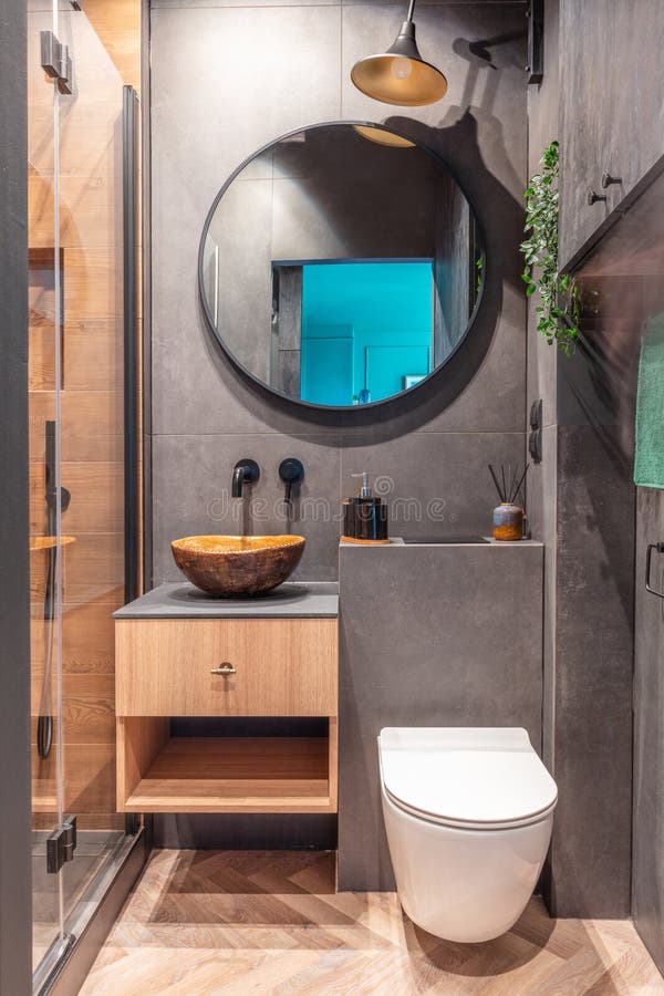 Moderne kleine Badezimmer Inneneinrichtung lizenzfreies stockfoto
