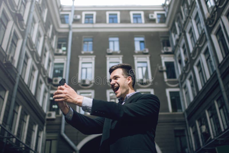 Moderne mededeling Straat selfie voor sociale media royalty-vrije stock foto Moderne mededeling Straat selfie voor sociale media royalty-vrije stock foto