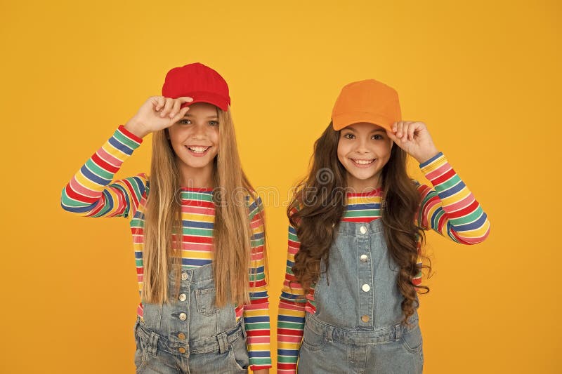 Moderne Mode Kindermode Haar-Abnutzungskappe Mädchen lange Nette Kinder Kappenhysteresenhut Wenig Mädchentragen stockbild