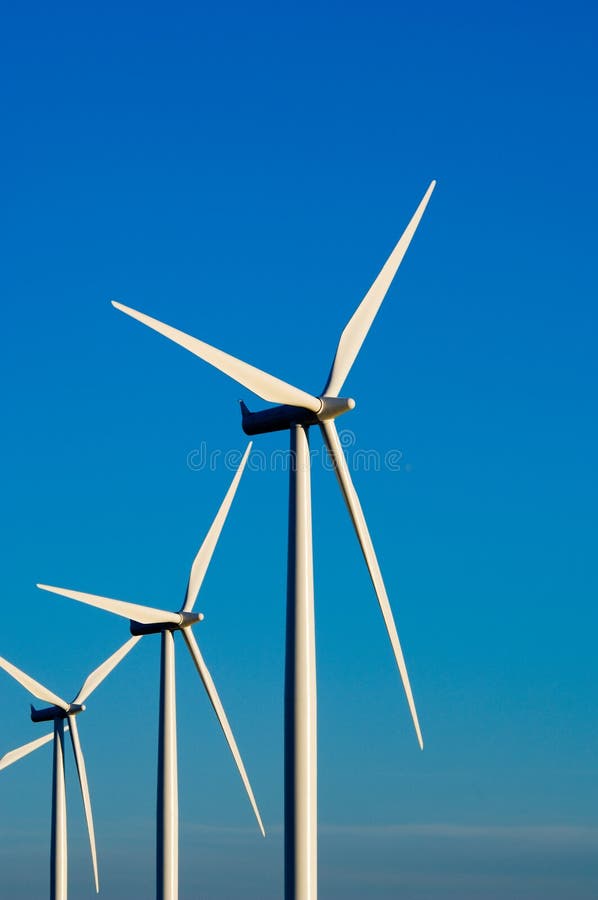 Moderne windturbines of molens die energie verstrekken stock fotografie Moderne windturbines of molens die energie verstrekken stock fotografie