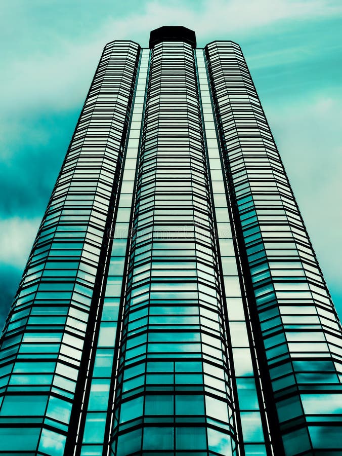 modernes Bürogebäude mit Wolken des blauen Himmels stockfotos modernes Bürogebäude mit Wolken des blauen Himmels stockfotos
