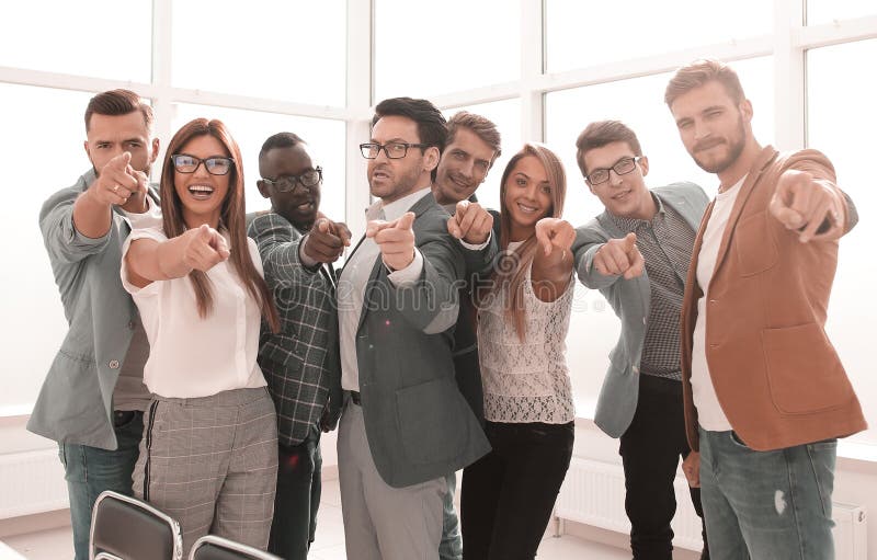 Modernes Geschäftsteam, das auf Sie zeigt stockbild Modernes Geschäftsteam, das auf Sie zeigt stockbild