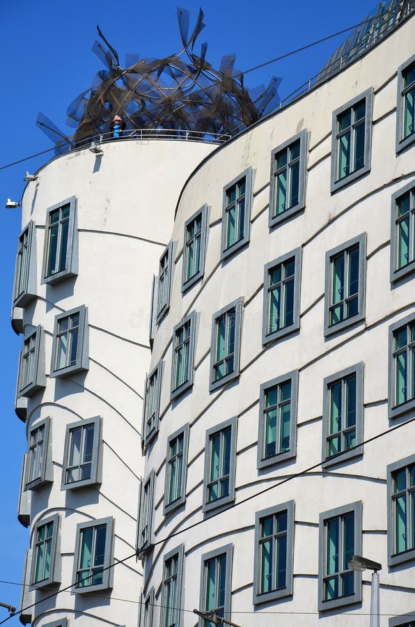 Modernt danshus, Prague royaltyfria bilder