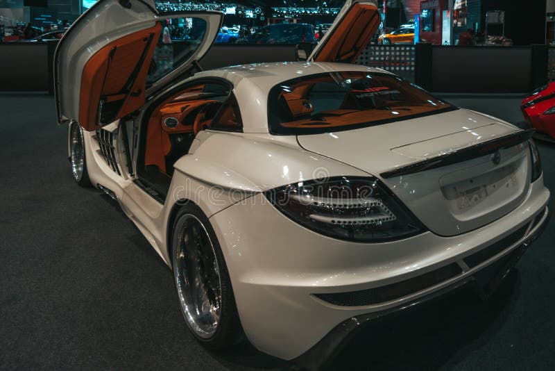 Novosibirsk, Russie - 10.09.2019 : Intérieur D'une Rare Voiture De Sport  Japonaise À L'arrière D'un Coupé Toyota Supra Gris Avec Tableau De Bord,  Volant, Cockpit De Panneau Et Garniture En Carbone Banque