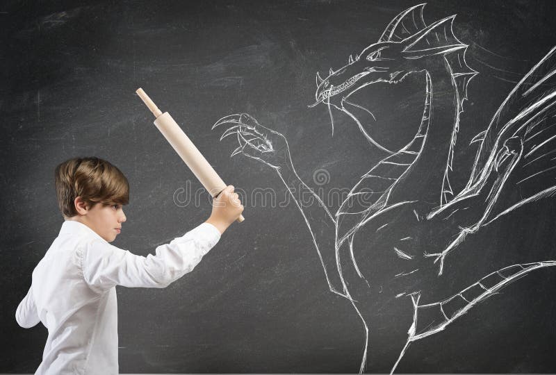 Modig pojke som slåss en drake