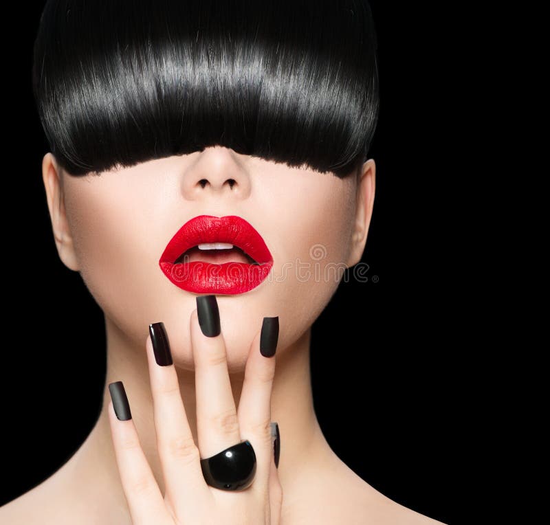 Modèle avec la coiffure, le maquillage et la manucure à la mode images libres de droits Modèle avec la coiffure, le maquillage et la manucure à la mode images libres de droits