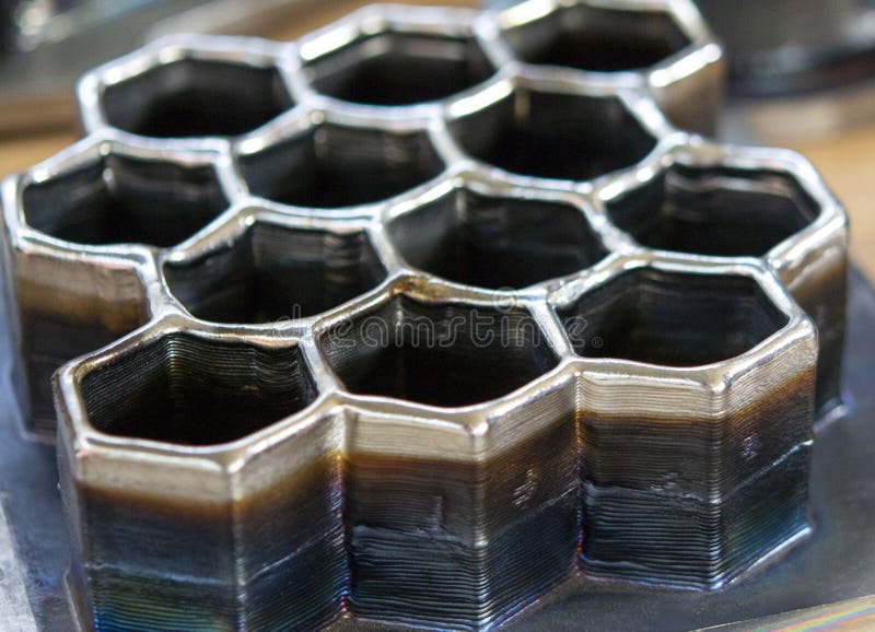 Modèle imprimé imprimante 3d à partir d'objet métallique créé imprimante 3d fusion métal images stock