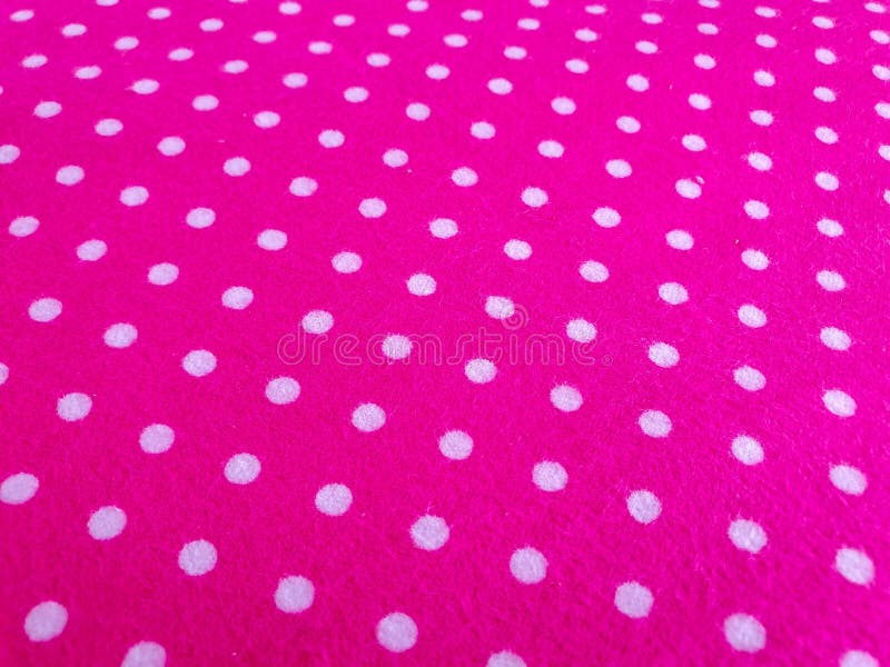 Modèle, texture, fond, papier peint Échantillon rose lumineux mol de coton avec les points blancs, avec l'ornement géométrique Fe images libres de droits Modèle, texture, fond, papier peint Échantillon rose lumineux mol de coton avec les points blancs, avec l'ornement géométrique Fe images libres de droits