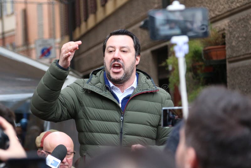 MODÈNE - L'ITALIE, LE 20 FÉVRIER 2018 : Matteo Salvini, conférence adroite publique Lega Nord photo libre de droits MODÈNE - L'ITALIE, LE 20 FÉVRIER 2018 : Matteo Salvini, conférence adroite publique Lega Nord photo libre de droits