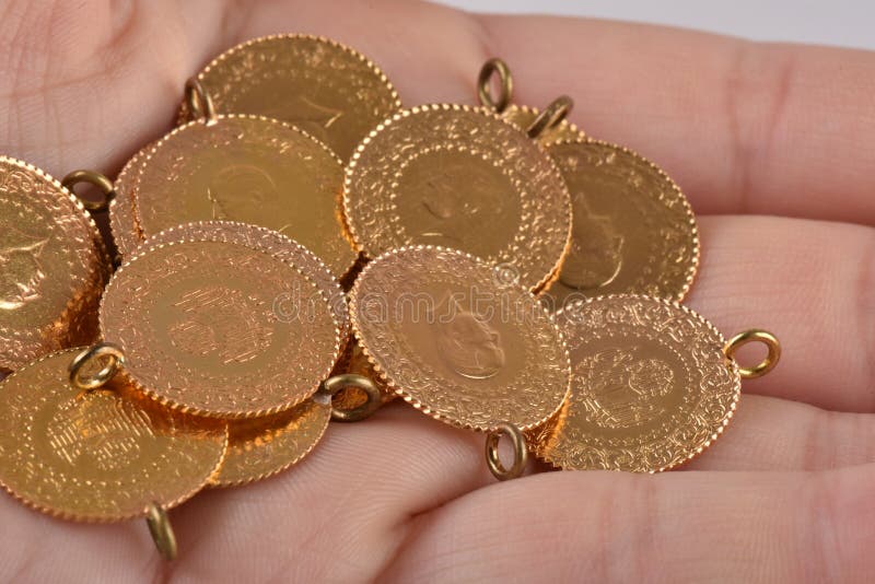 Ouro Na Turquia é Barato Moeda de ouro turca imagem de stock. Imagem de ouro, turca - 77724213